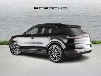 Used Porsche Cayenne 2024 for sale - 76303447: Photo 2