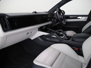 Used Porsche Cayenne 2024 for sale - 76303447: Photo 3