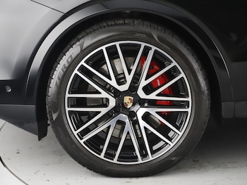 Used Porsche Cayenne 2024 for sale - 76303447: Photo 4