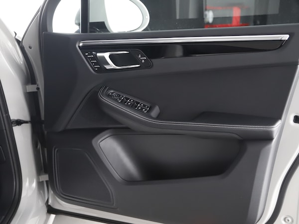 Used Porsche Macan 2025 for sale - 76184800: Photo 24