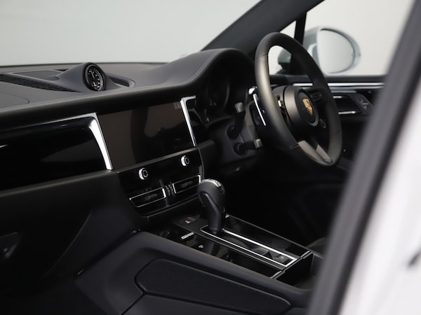 Used Porsche Macan 2025 for sale - 76184800: Photo 29