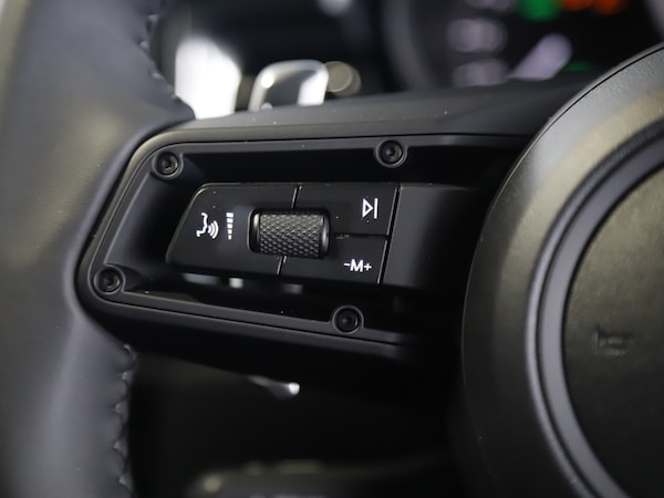 Used Porsche Macan 2025 for sale - 76184800: Photo 31