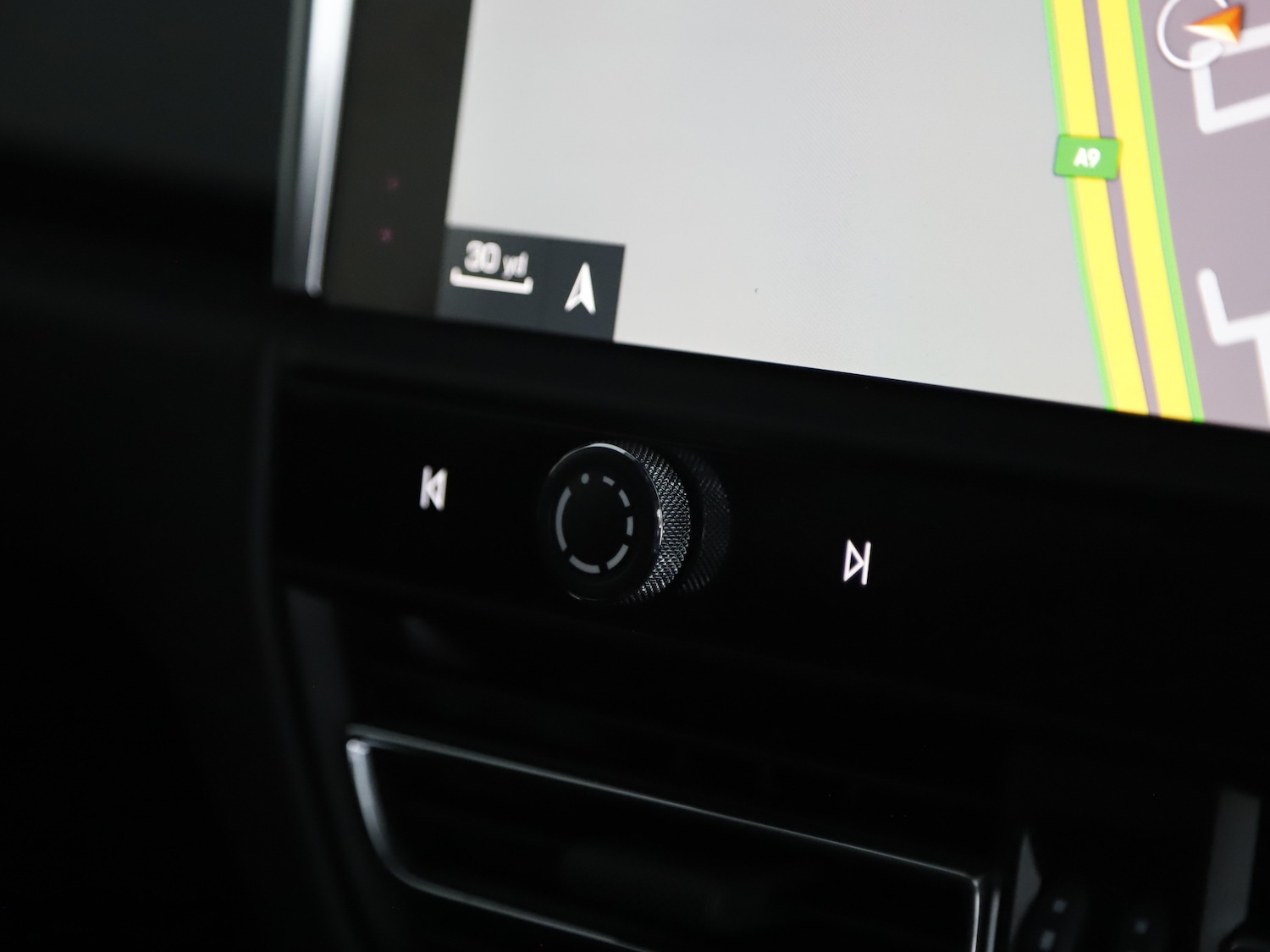 Used Porsche Macan 2025 for sale - 76416399: Photo 21