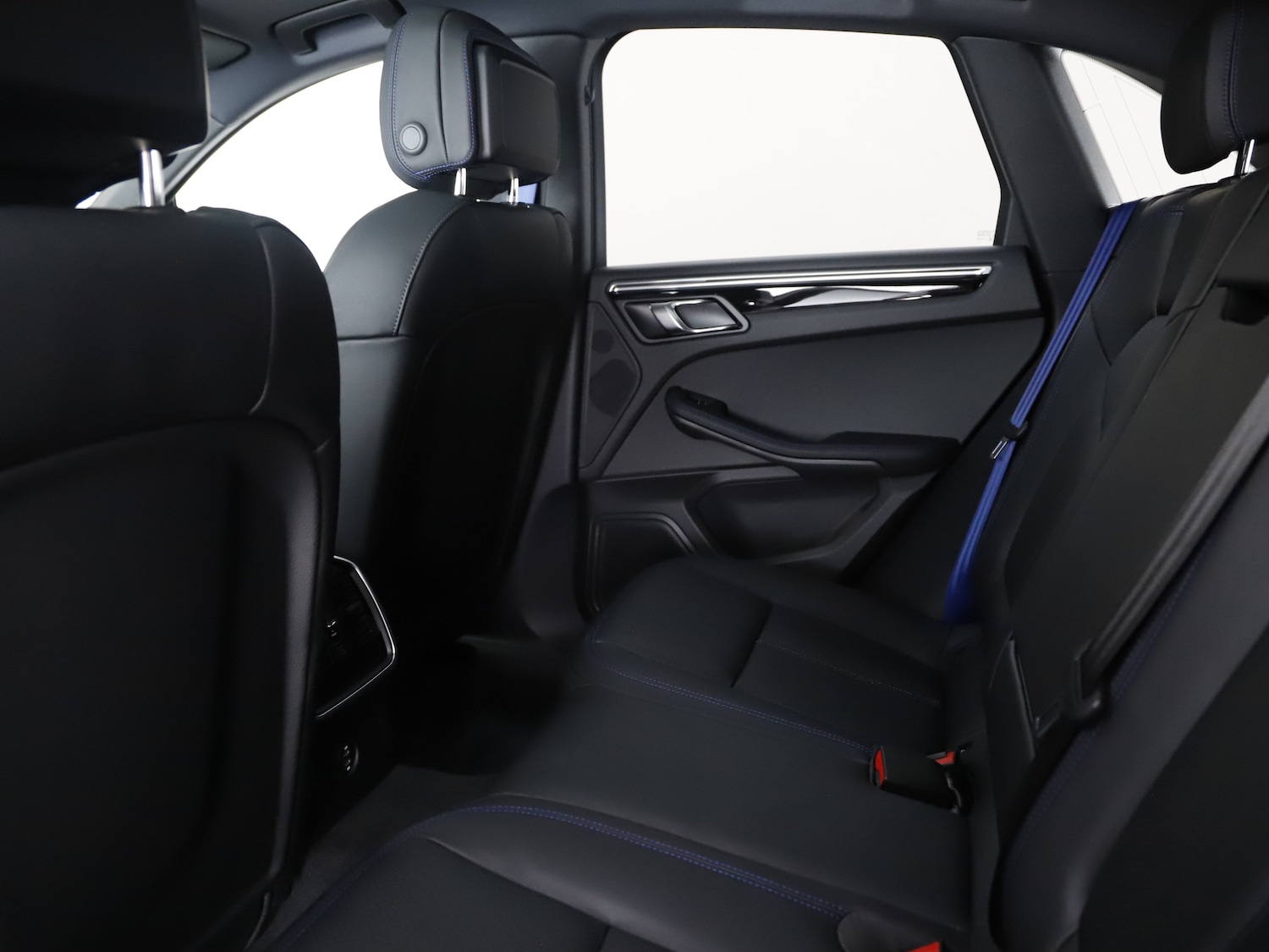 Used Porsche Macan 2025 for sale - 76416399: Photo 27