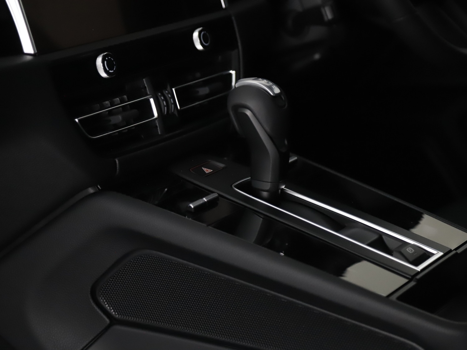 Used Porsche Macan 2025 for sale - 76416399: Photo 33