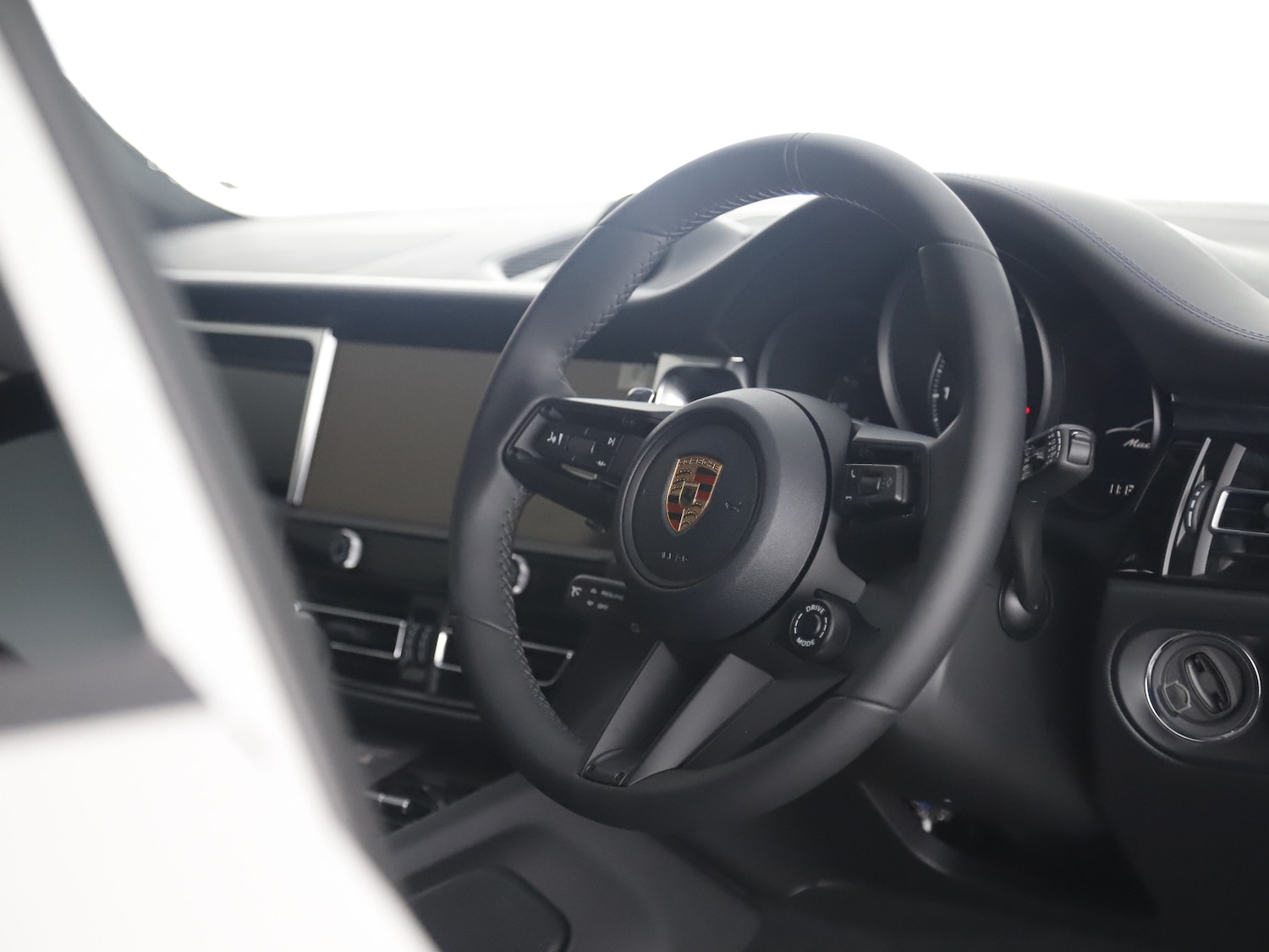 Used Porsche Macan 2025 for sale - 76416399: Photo 37