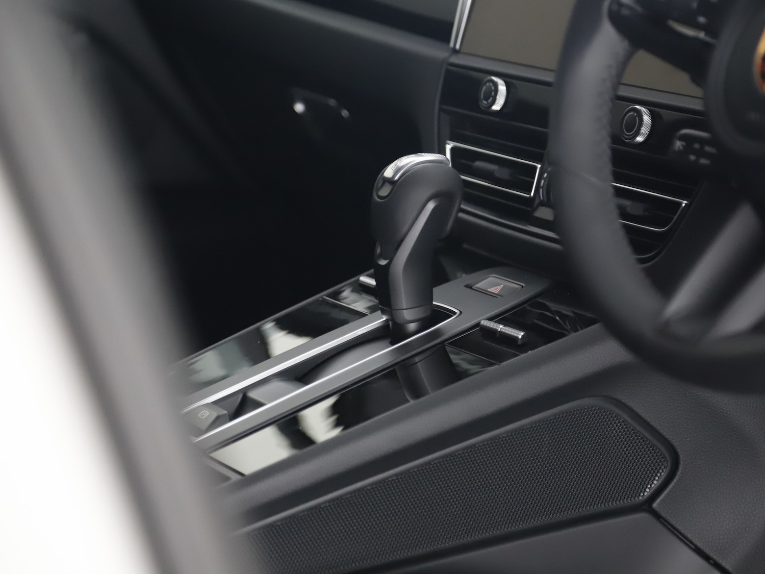 Used Porsche Macan 2025 for sale - 76416399: Photo 38