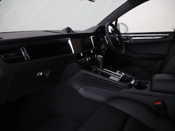 Used Porsche Macan 2025 for sale - 76416399: Photo