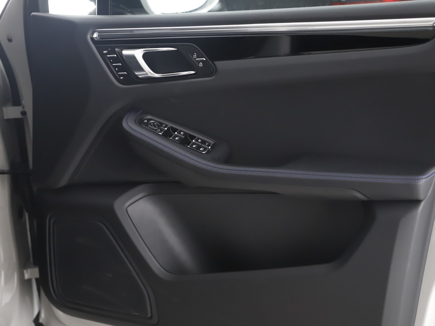 Used Porsche Macan 2025 for sale - 76416399: Photo 53