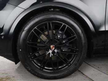 Used Porsche Cayenne 2025 for sale - 74869619: Photo