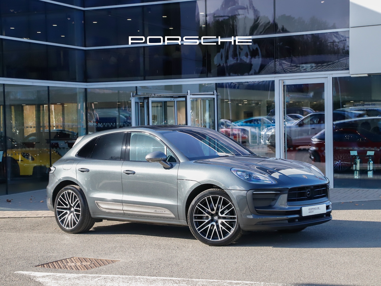 Used Porsche Macan 2023 for sale - 78029708: Photo 2