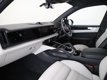 Used Porsche Cayenne 2024 for sale - 78016366: Photo