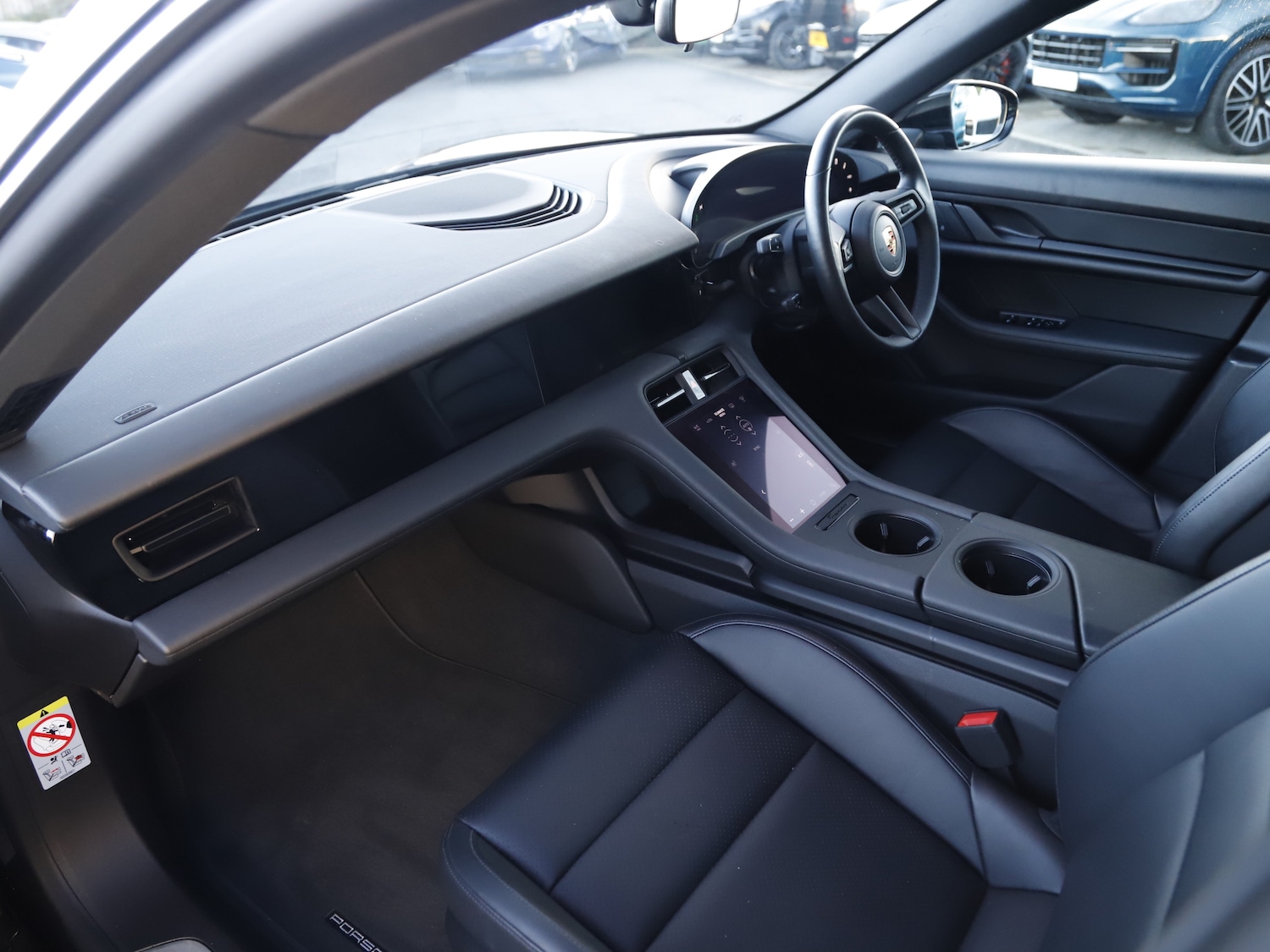 Used Porsche Taycan 2023 for sale - 77172401: Photo 4