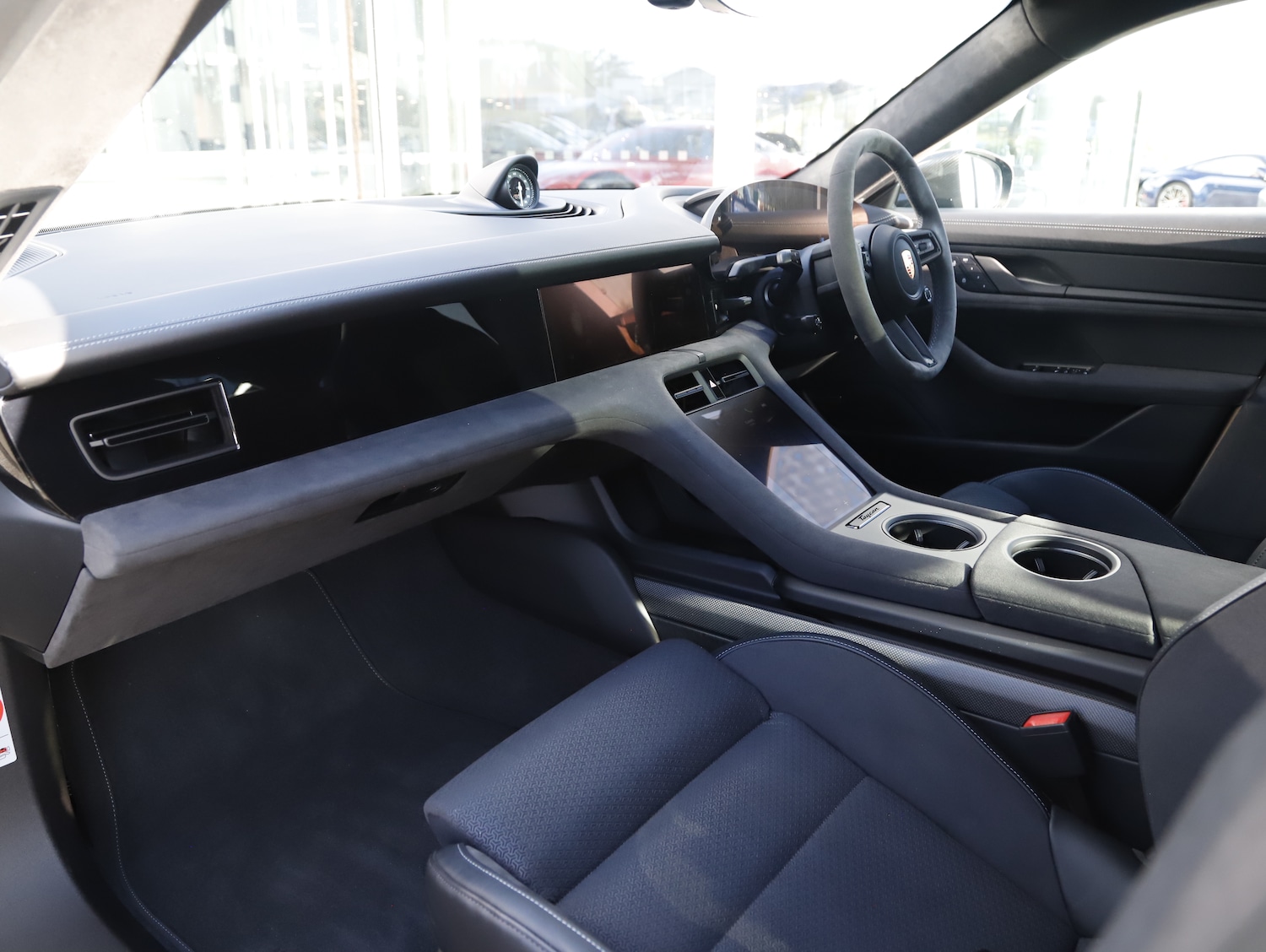 Used Porsche Taycan 2025 for sale - 78199841: Photo 4