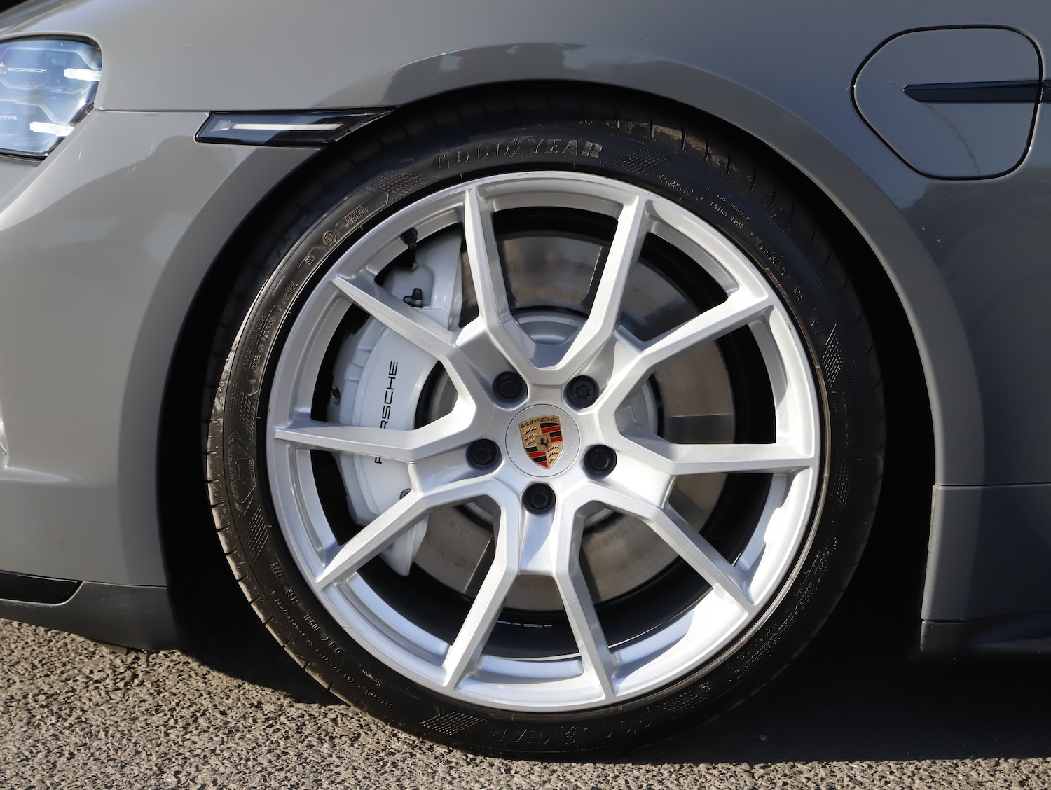 Used Porsche Taycan 2025 for sale - 78199841: Photo 5