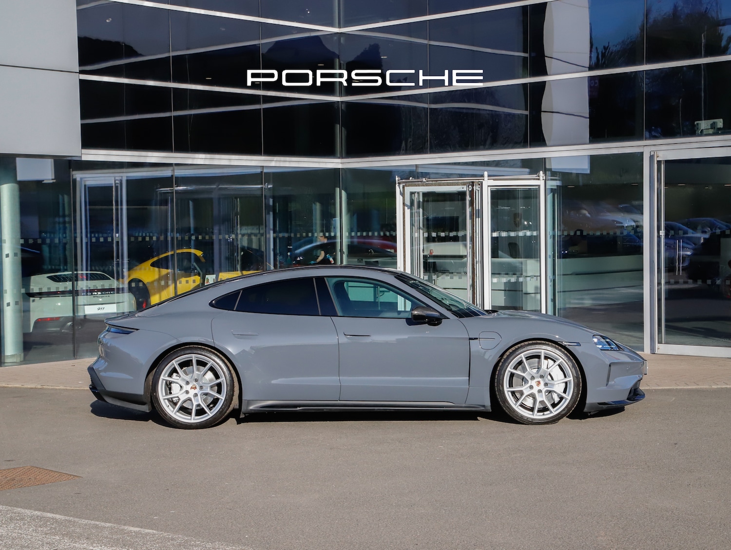 Used Porsche Taycan 2025 for sale - 78199841: Photo 9