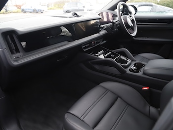 Used Porsche Cayenne 2025 for sale - 78582411: Photo