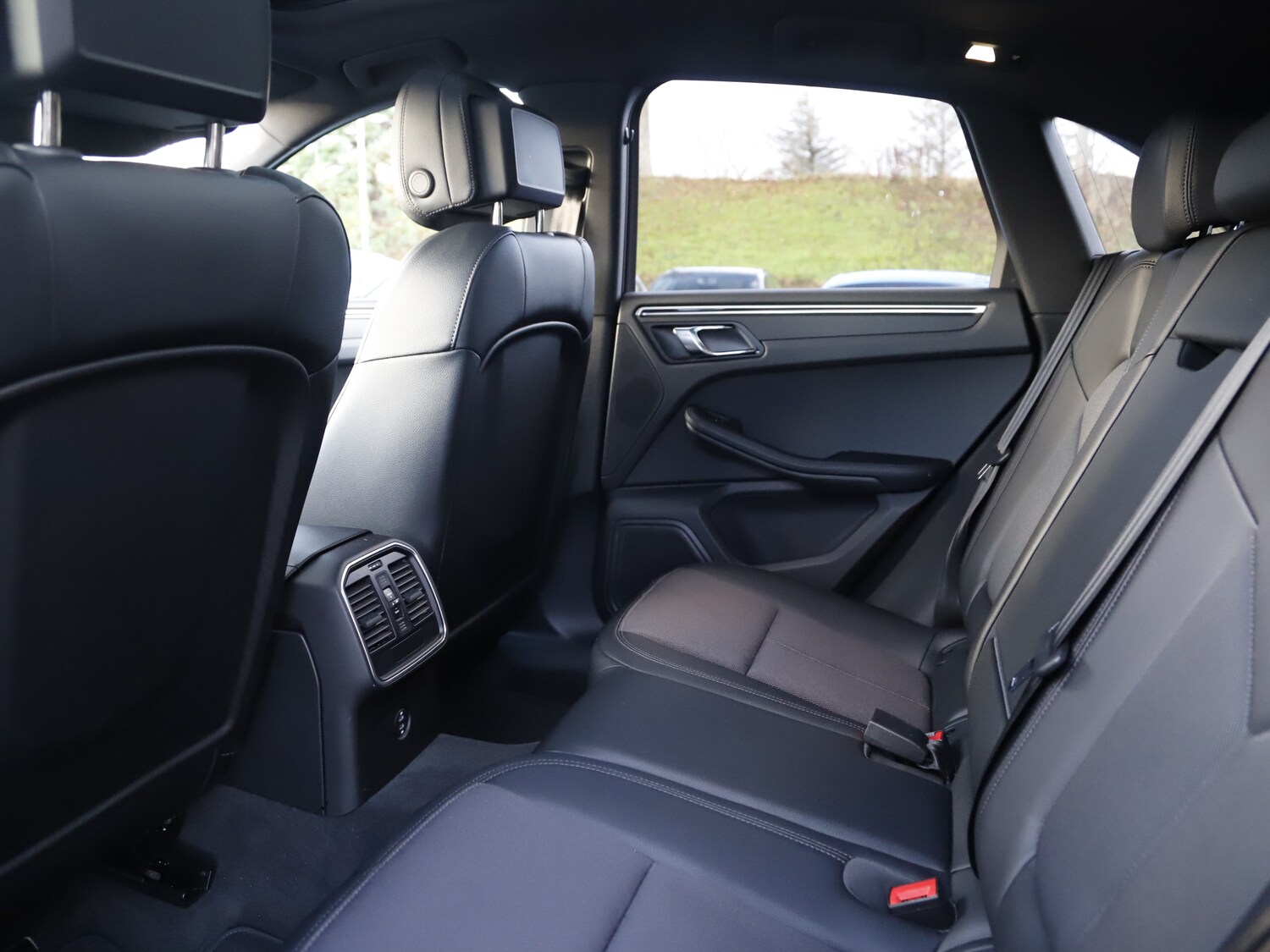 Used Porsche Macan 2024 for sale - 76481270: Photo 24