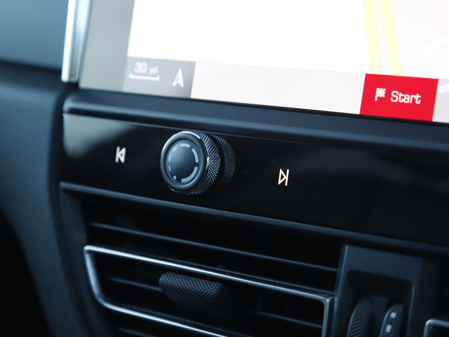 Used Porsche Macan 2024 for sale - 76481270: Photo 26