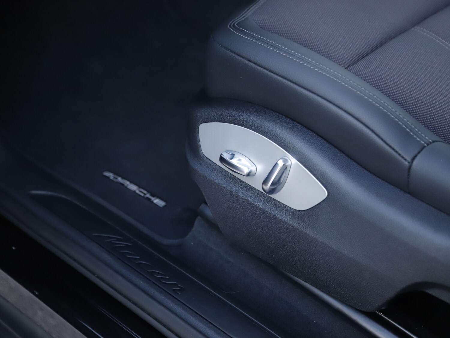 Used Porsche Macan 2024 for sale - 76481270: Photo 41