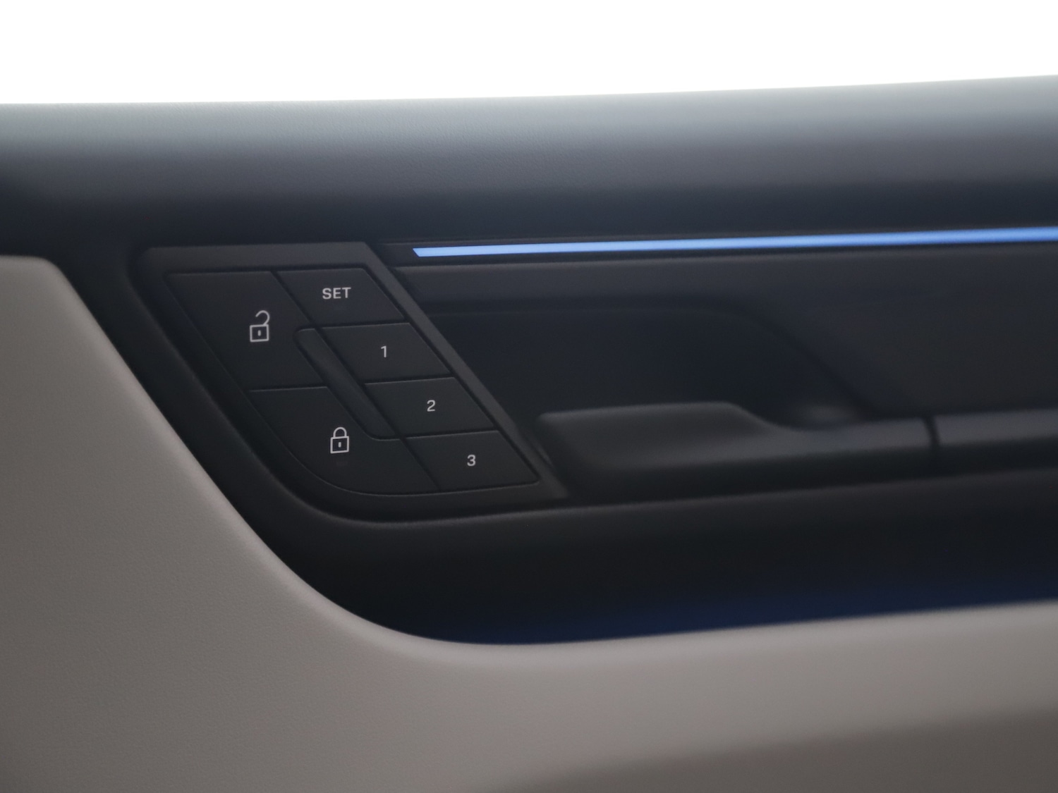 Used Porsche Macan 2025 for sale - 76416400: Photo 16