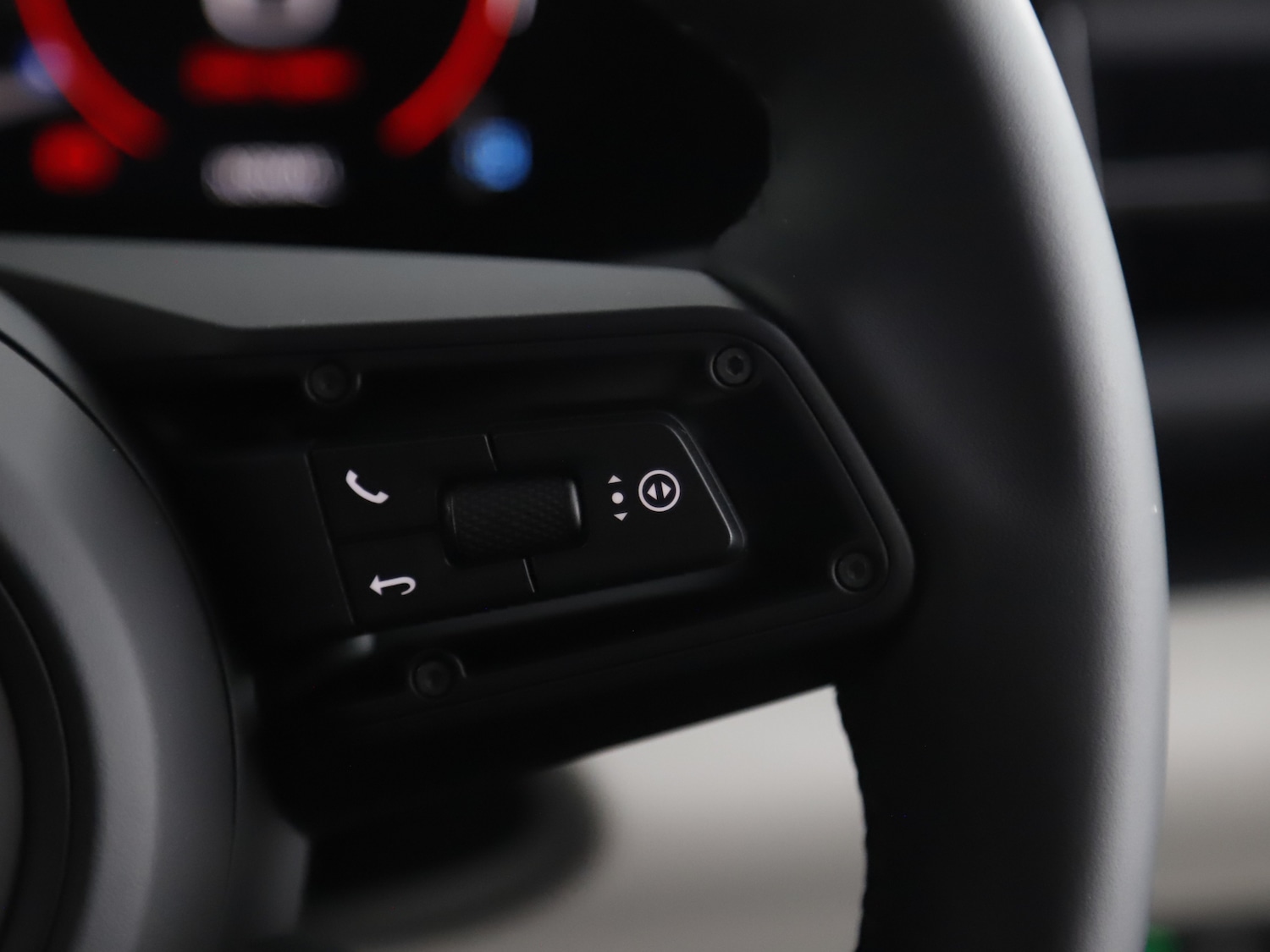 Used Porsche Macan 2025 for sale - 76416400: Photo 18