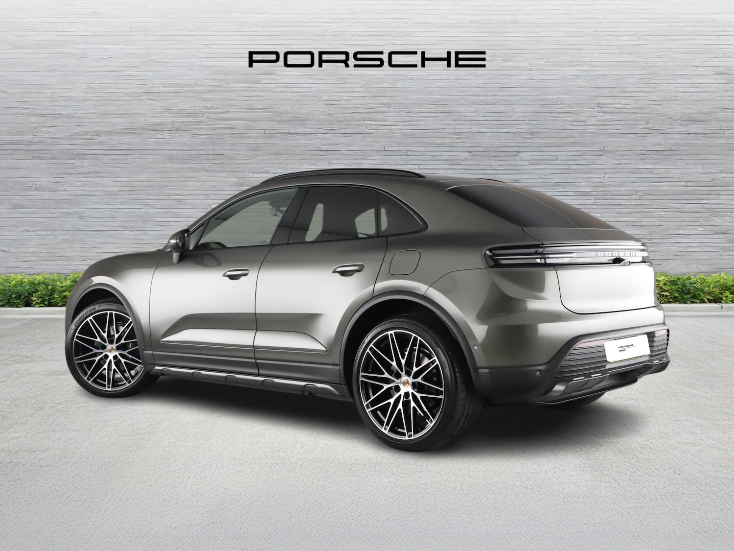 Used Porsche Macan 2025 for sale - 76416400: Photo 2