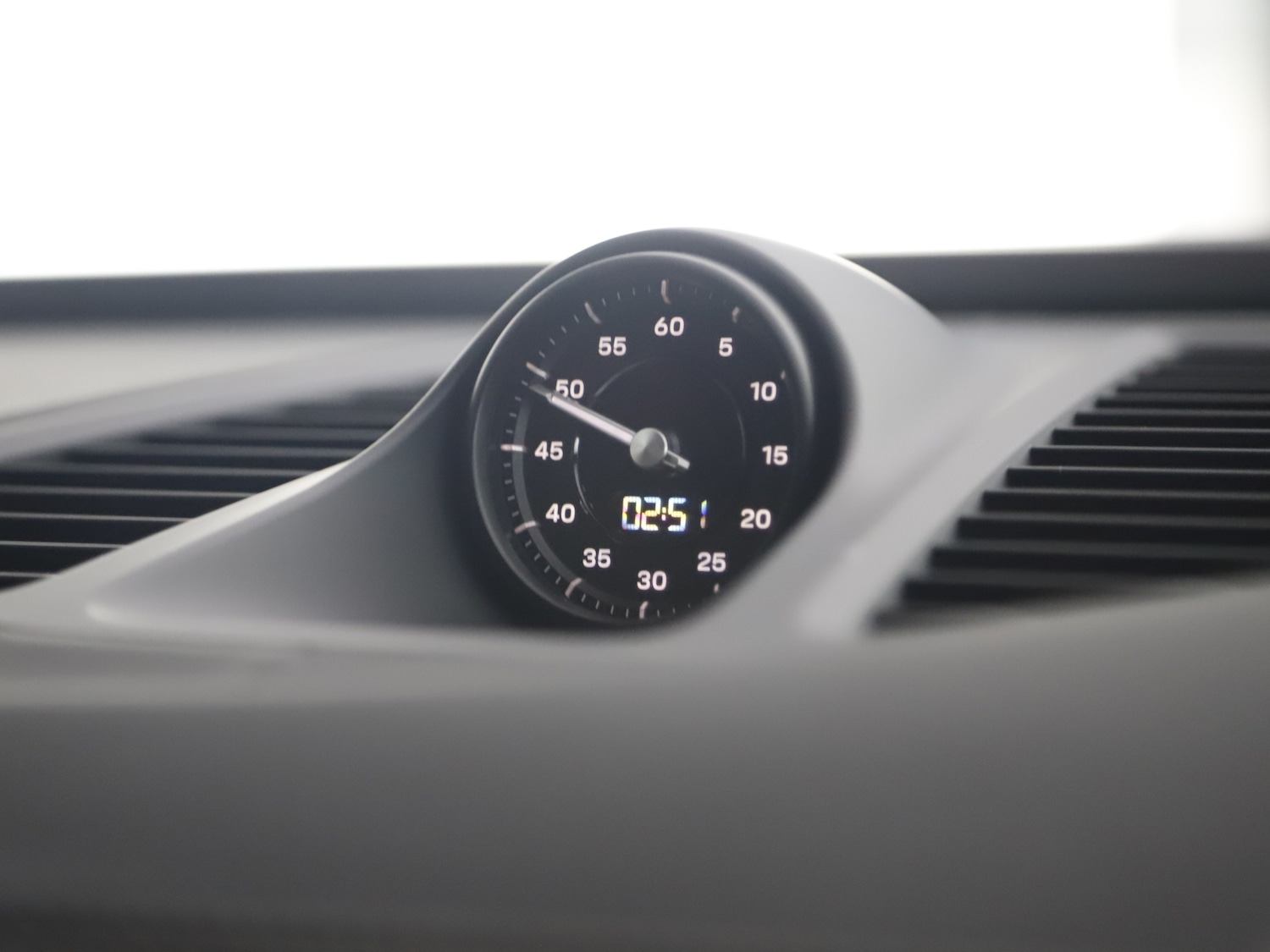 Used Porsche Macan 2025 for sale - 76416400: Photo 25