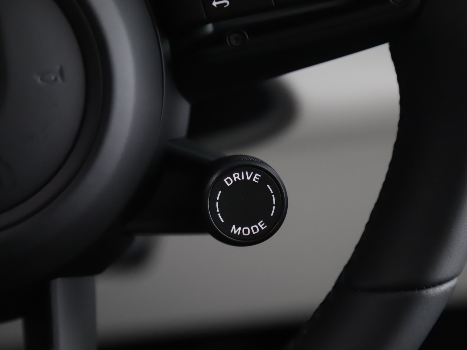 Used Porsche Macan 2025 for sale - 76416400: Photo 34