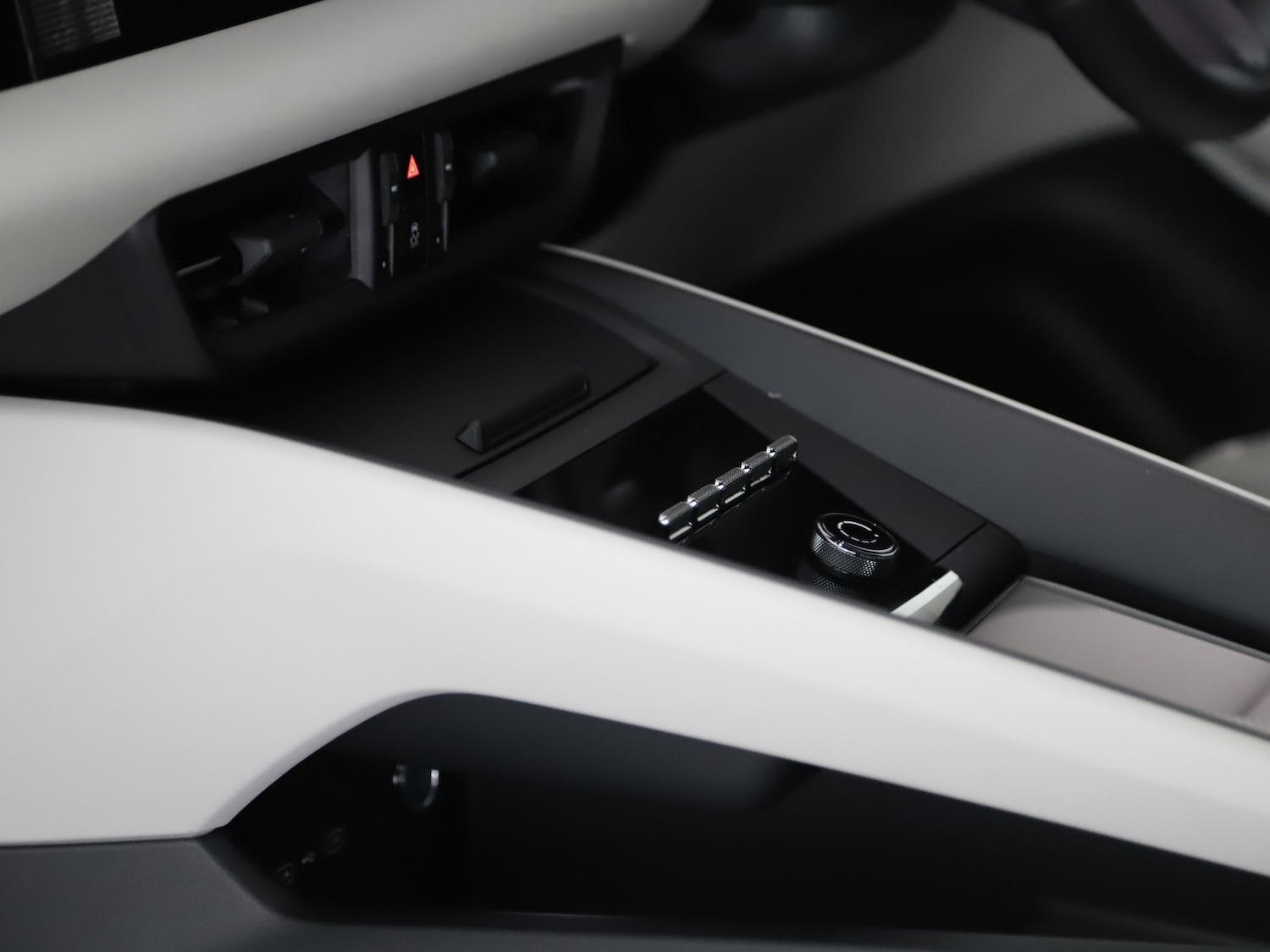 Used Porsche Macan 2025 for sale - 76416400: Photo 37