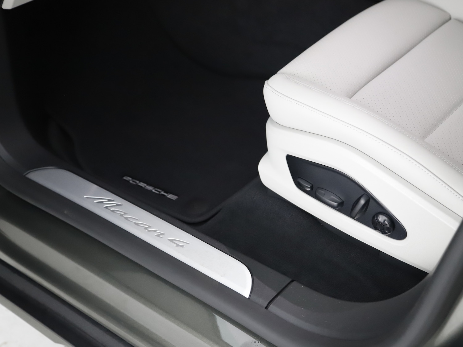 Used Porsche Macan 2025 for sale - 76416400: Photo 38