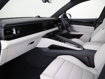 Used Porsche Macan 2025 for sale - 76416400: Photo