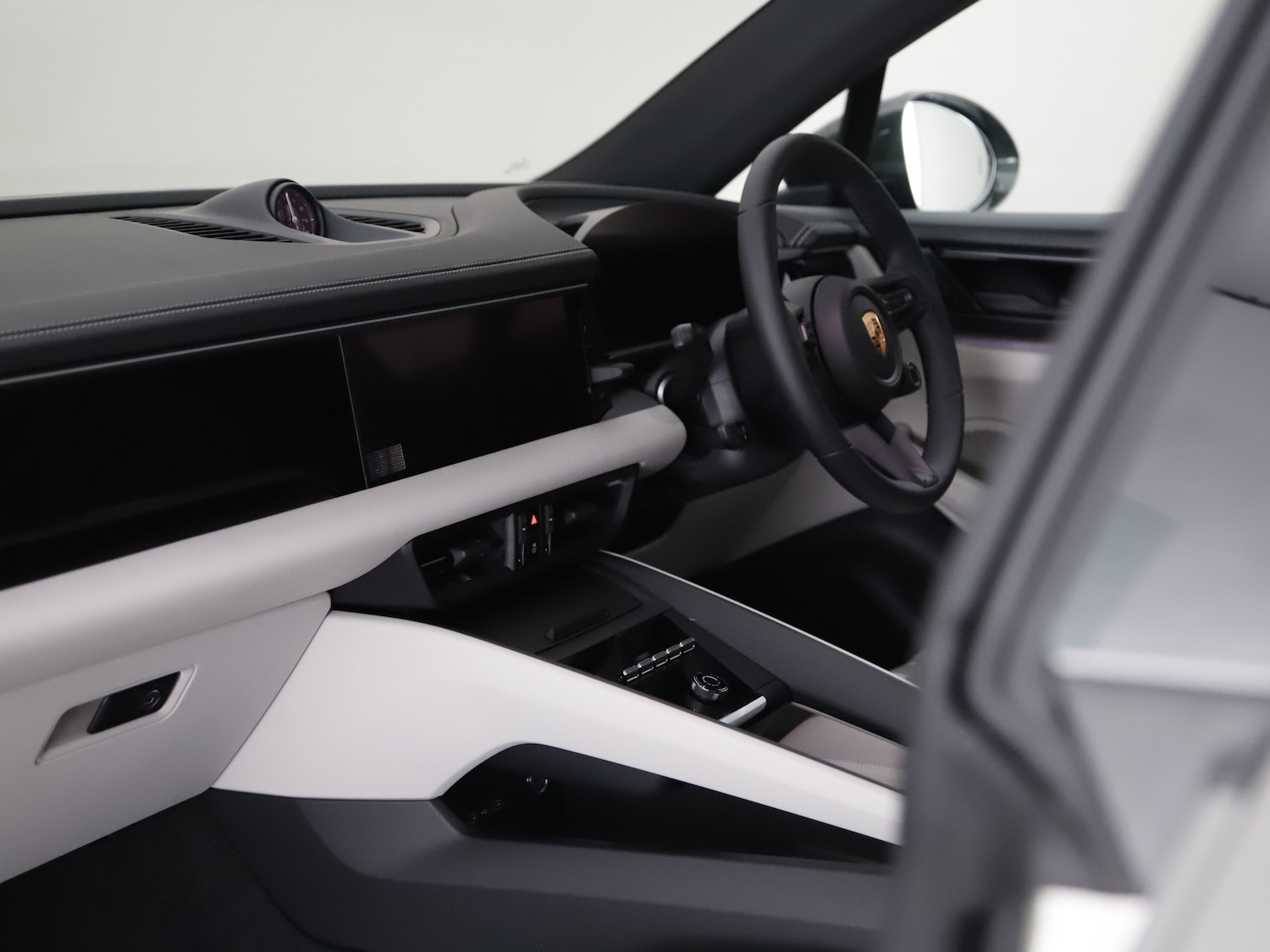 Used Porsche Macan 2025 for sale - 76416400: Photo 40