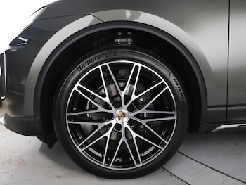 Used Porsche Macan 2025 for sale - 76416400: Photo