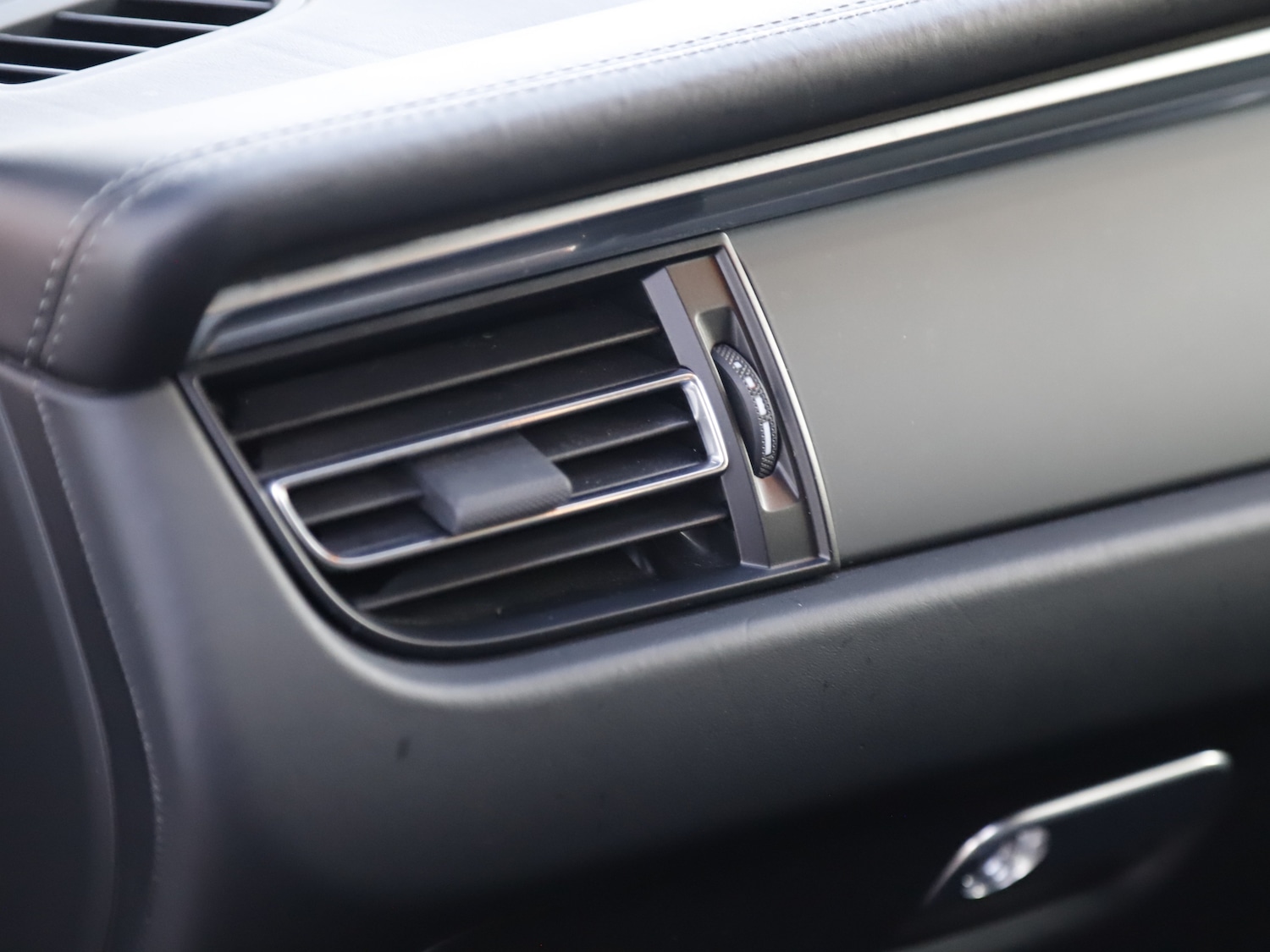 Used Porsche Macan 2019 for sale - 76653775: Photo 19