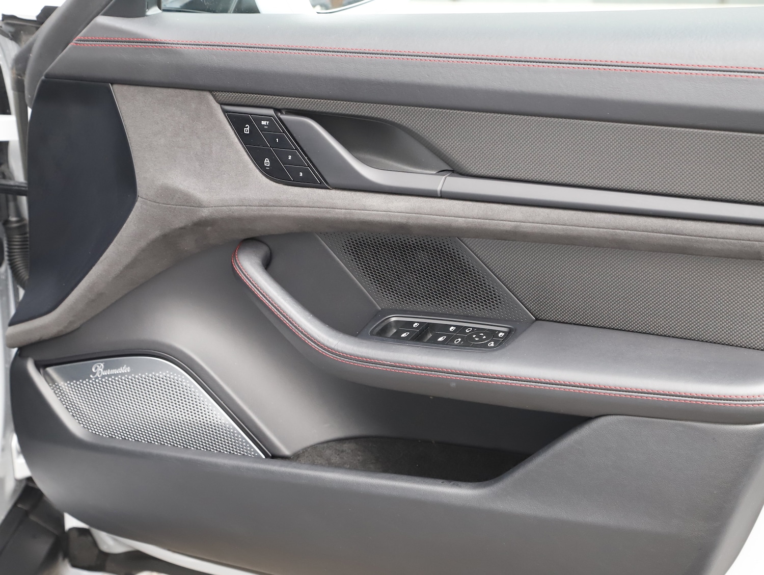 Used Porsche Taycan 2023 for sale - 77779576: Photo 23