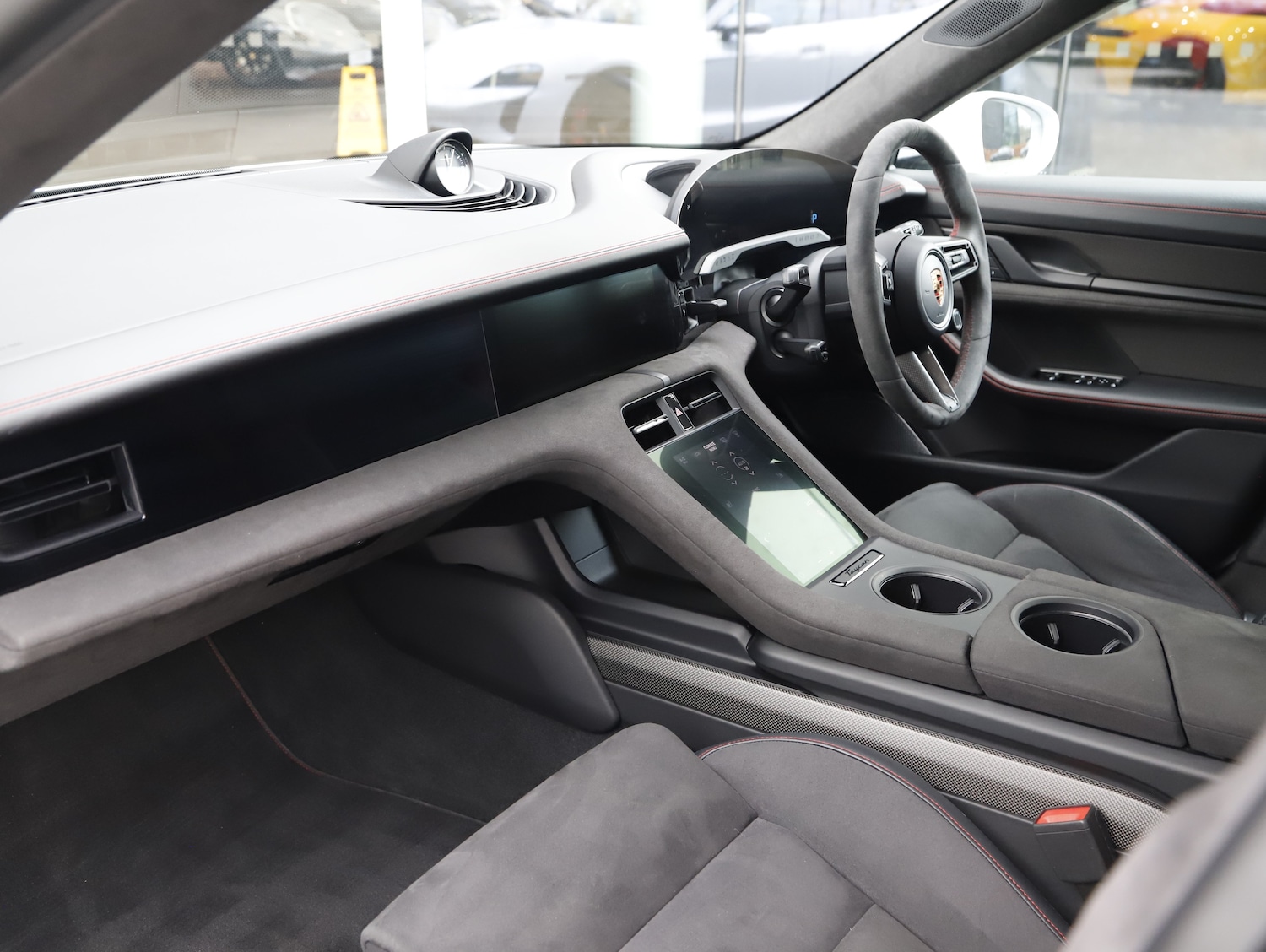 Used Porsche Taycan 2023 for sale - 77779576: Photo 4