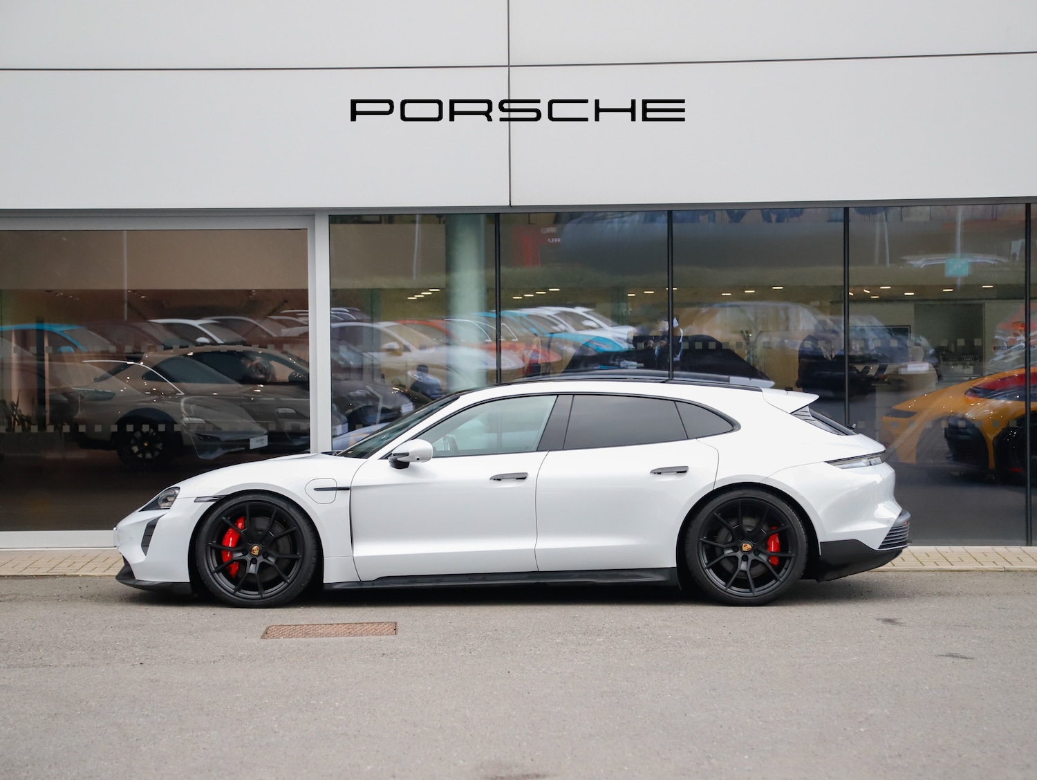 Used Porsche Taycan 2023 for sale - 77779576: Photo 6