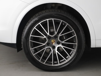 Used Porsche Cayenne 2022 for sale - 76604216: Photo