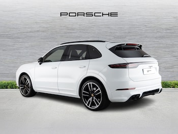 Used Porsche Cayenne 2023 for sale - 76197121: Photo 2