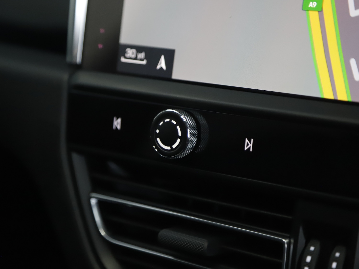 Used Porsche Macan 2025 for sale - 76711911: Photo 21