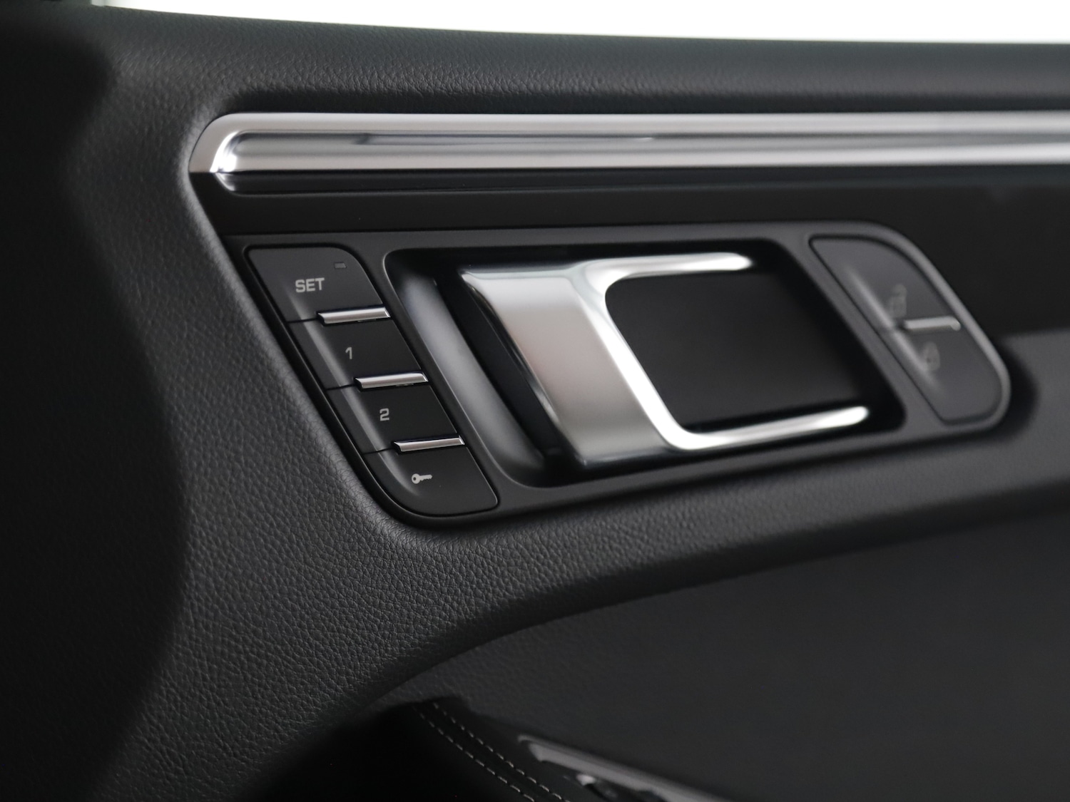 Used Porsche Macan 2025 for sale - 76711911: Photo 28