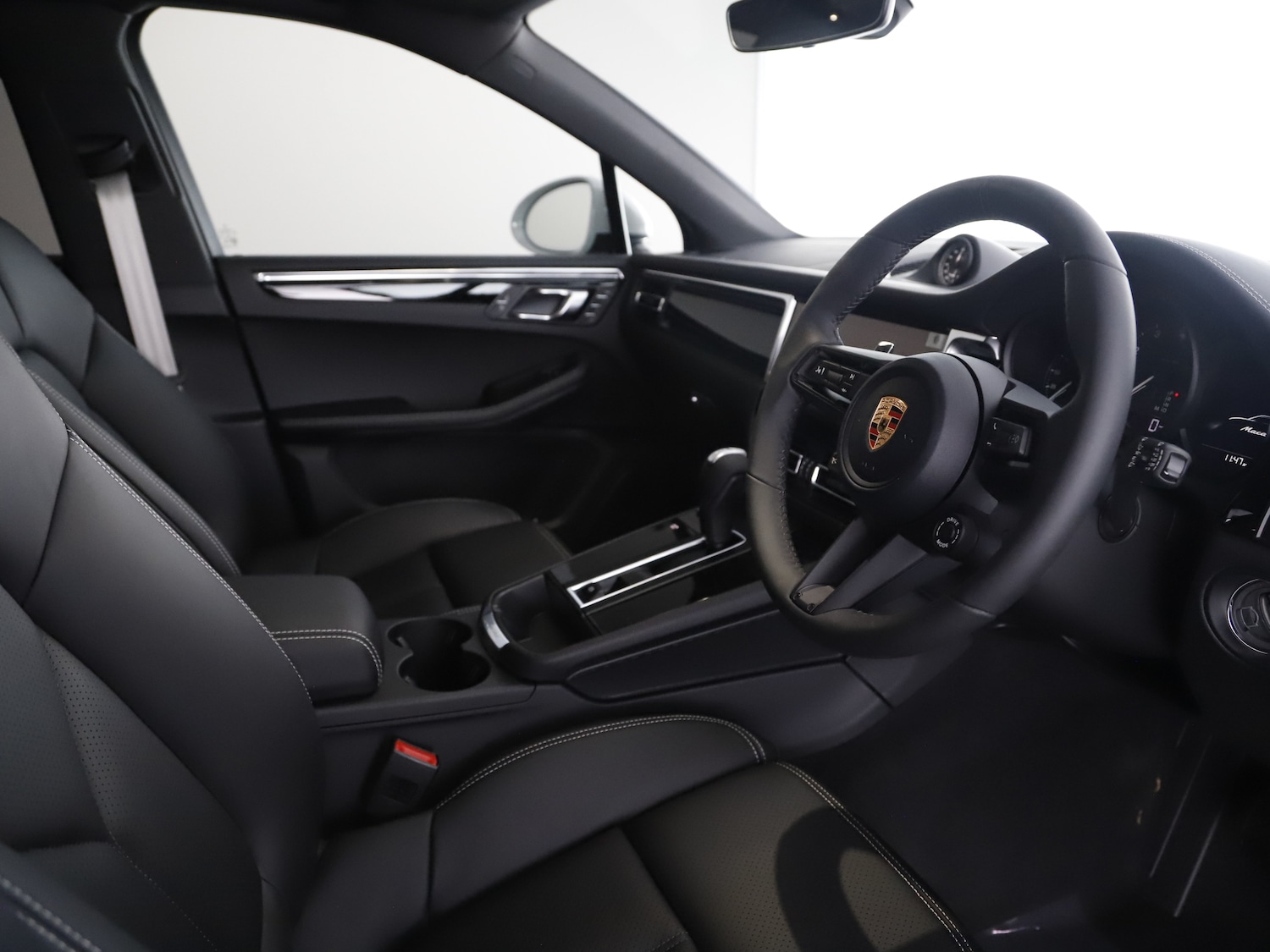 Used Porsche Macan 2025 for sale - 76711911: Photo 39