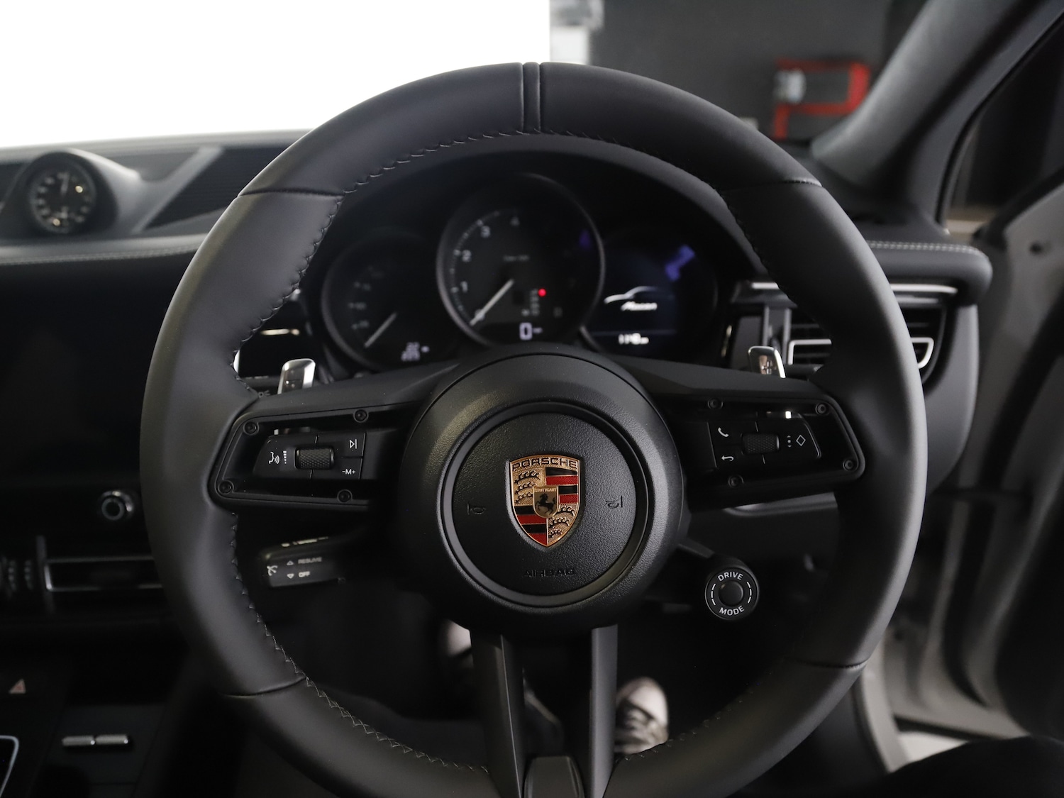 Used Porsche Macan 2025 for sale - 76711911: Photo 40