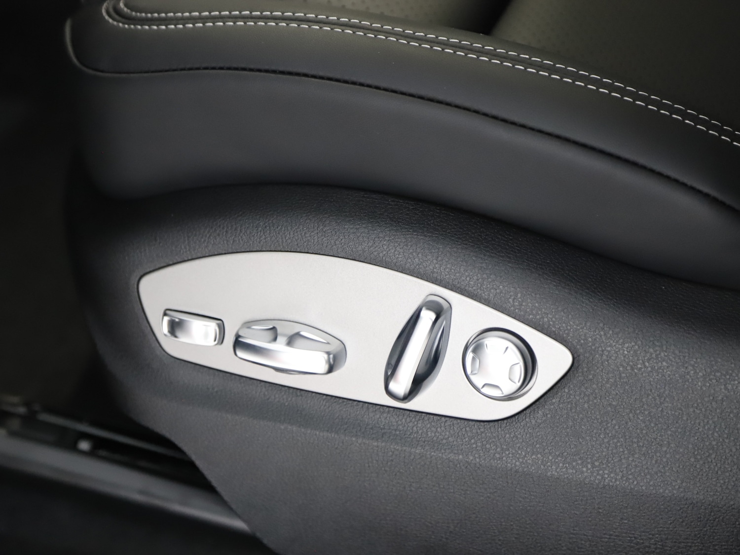 Used Porsche Macan 2025 for sale - 76711911: Photo 41