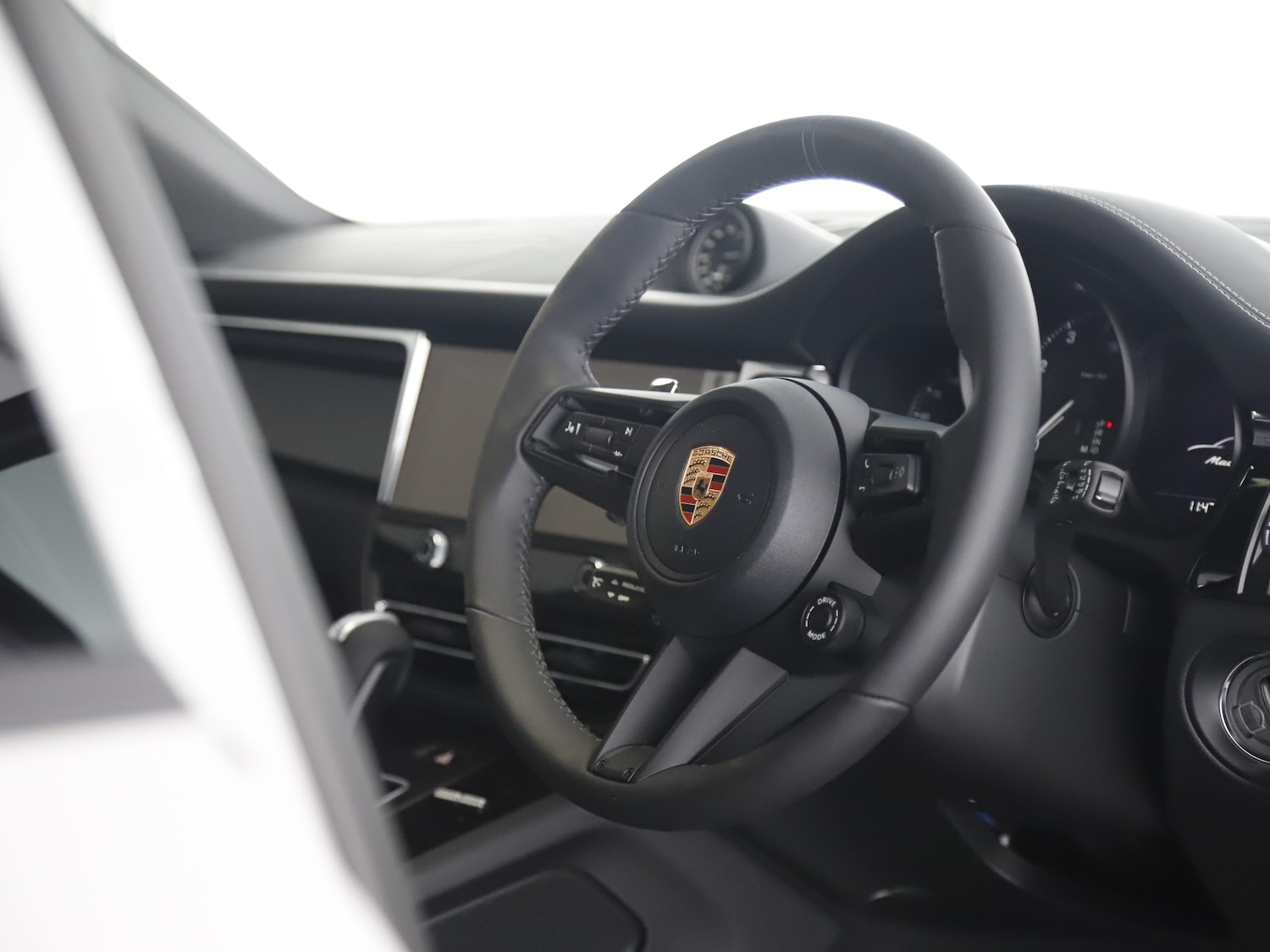 Used Porsche Macan 2025 for sale - 76711911: Photo 43