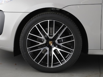 Used Porsche Macan 2025 for sale - 76711911: Photo