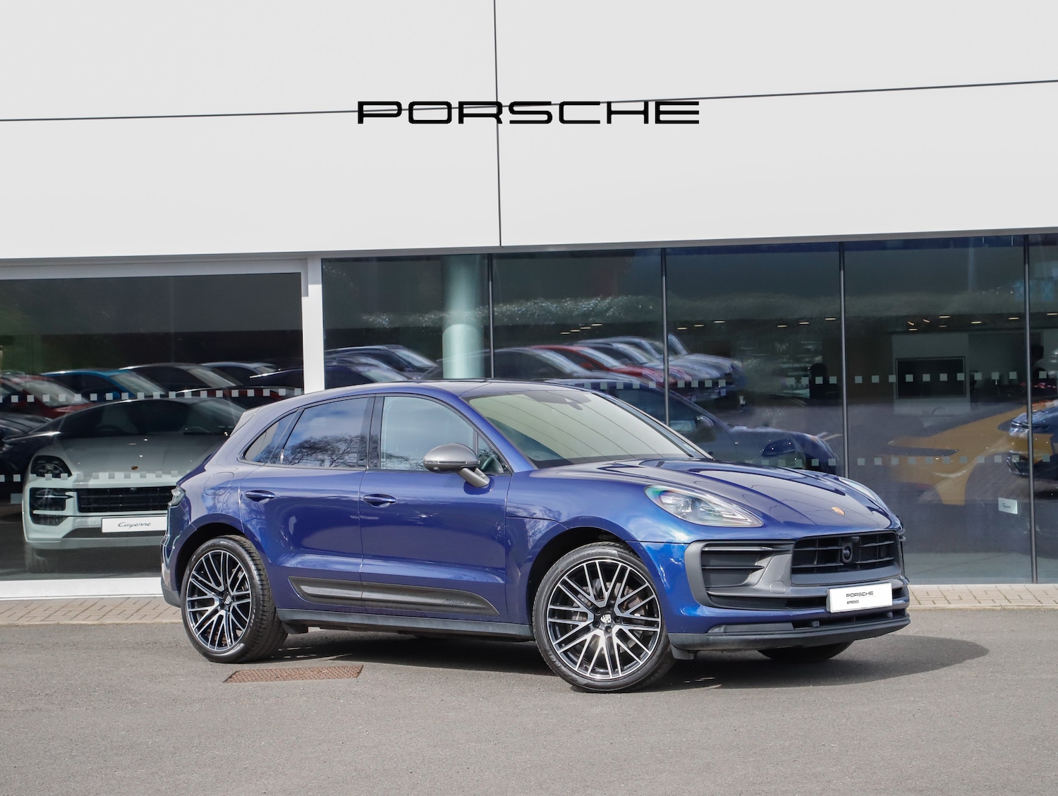 Used Porsche Macan 2023 for sale - 78029709: Photo 2