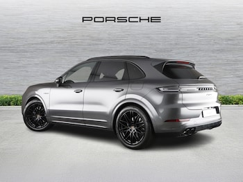 Used Porsche Cayenne 2025 for sale - 76184799: Photo 2