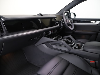 Used Porsche Cayenne 2025 for sale - 76184799: Photo 3
